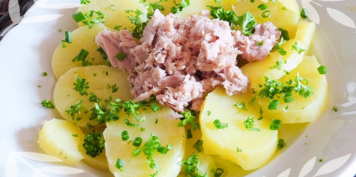 Salát s tuňákem a brambory