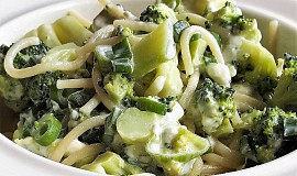 Špagety s brokolicí a nivou