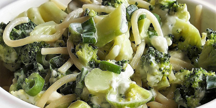 Špagety s brokolicí a nivou