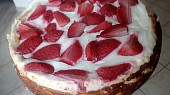 Vanilkový cheesecake s jahodami