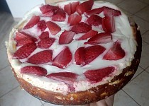 Vanilkový cheesecake s jahodami