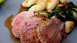 Vepřová panenka s gnocchi a špenátem