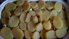 Zapečené brambory s brokolicí a pórkem