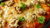 Zapečené mleté kuličky s gnocchi a sýrem