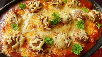 Zapečené mleté kuličky s gnocchi a sýrem