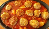Zapečené mleté kuličky s gnocchi a sýrem