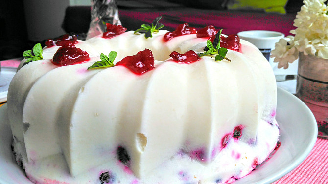 Zmrzlinový bábovkový dortík s ovocem II.