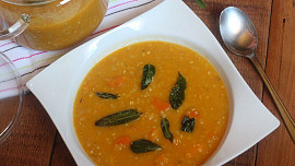Batátová polévka s pohankou a šalvějí