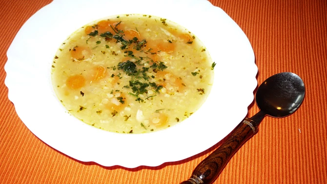 Česnečka trochu jinak - s červenou čočkou