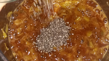 Chia marmeláda s rebarborou a meduňkou