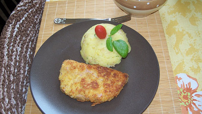 Císařské řízky, Císařské řízky, dnes k obědu + šťouchané brambory + okurkový salát. Moc nám to všem chutnalo.