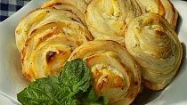 Listové šneky s mátovo - meduňkovým tvarohem