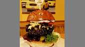 Pravý americký 100% hovězí Cheddar Bacon Burger