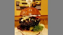Pravý americký 100% hovězí Cheddar Bacon Burger