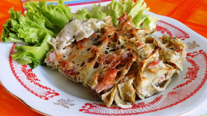 Provensálské nudle se šunkou a žampiony