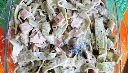 Provensálské nudle se šunkou a žampiony