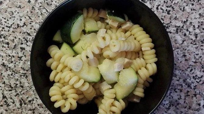 Rychlé cuketové těstoviny se šmakounem