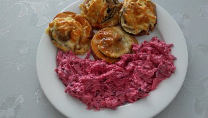 Salát z červené řepy s brusinkami