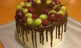 Bezlepkový  dort s ovocem a polevou