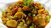 Gnocchi s mletým masem a zeleninou z jedné pánve