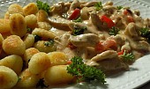 Kuřecí nudličky v jogurtové omáčce s křupavými gnocchi