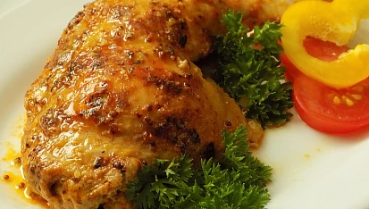 Kuřecí stehna pečená v jogurtu s hrubozrnnou hořčicí