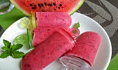 Melounovo-jahodové nanuky s mátou a chia semínky