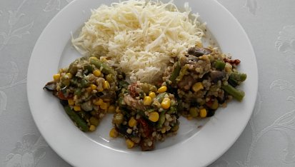 Pohanka s restovanou zeleninou