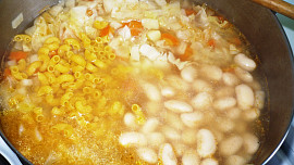 Polévka Minestrone, italská