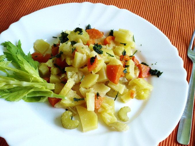 Řecké brambory s řapíkatým celerem