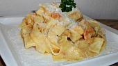 Tagliatelle s kuřecím masem a houbovou omáčkou