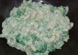 Těstoviny s brokolicí a smetanovou omáčkou