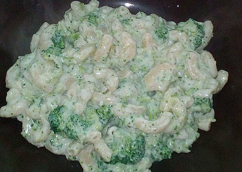 Těstoviny s brokolicí a smetanovou omáčkou (Těstoviny s brokolicí)