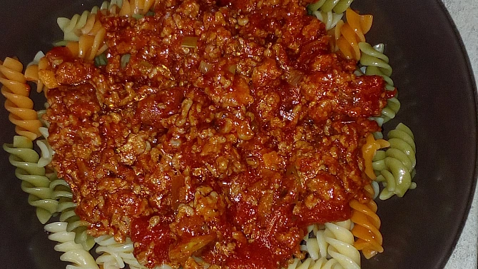 Těstoviny s mletým masem a rajčatová omáčka, Těstoviny s mletým masem 
