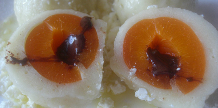 Tvarohové meruňkové knedlíky s čokoládou