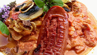 Barevná  zeleninová směs z paprik, rajčat, žampionů a ředkviček (à la lečo)