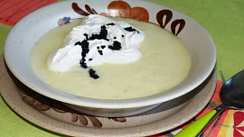 Bramborovo-kukuřičná polévka s kaviárem