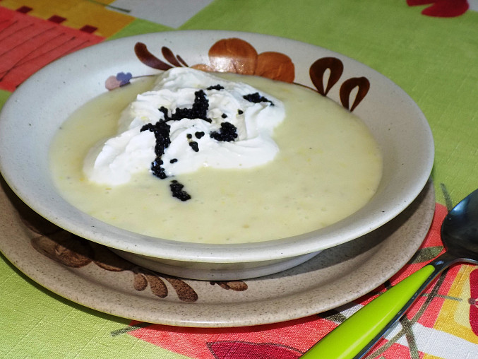 Bramborovo-kukuřičná polévka s kaviárem
