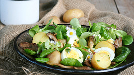 Bramborový salát s vejci a hlívou