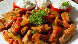 Chilli nudličky z krkovice s tzatziki