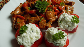 Chilli nudličky z krkovice s tzatziki