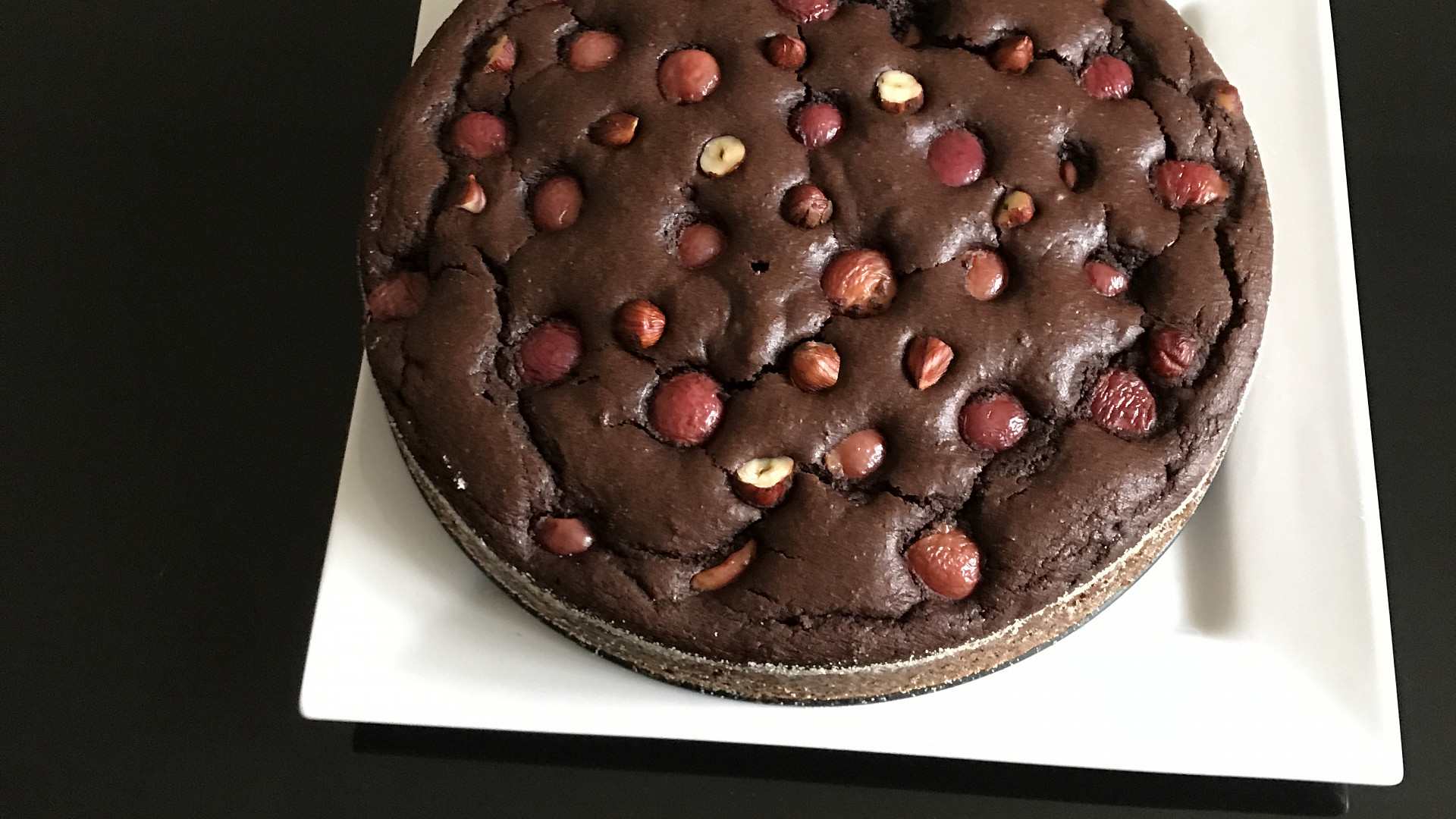 Kakaový koláč s třešněmi