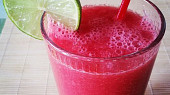 Melounové smoothie se zázvorem a limetkou