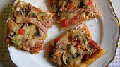 Pizza, doma obložená