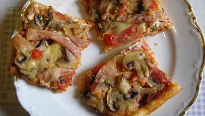 Pizza, doma obložená