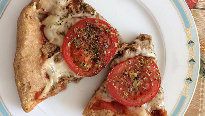 Pizza z tvarohového těsta