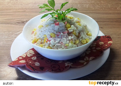 Rýžový salát s krabími tyčinkami