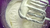 Hruškový dort s mascarpone, Pokud je krem husty, rozredime mlekem