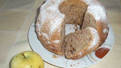 Jablečná bábovka (řezy) bez skořice