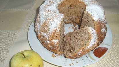 Jablečná bábovka (řezy) bez skořice